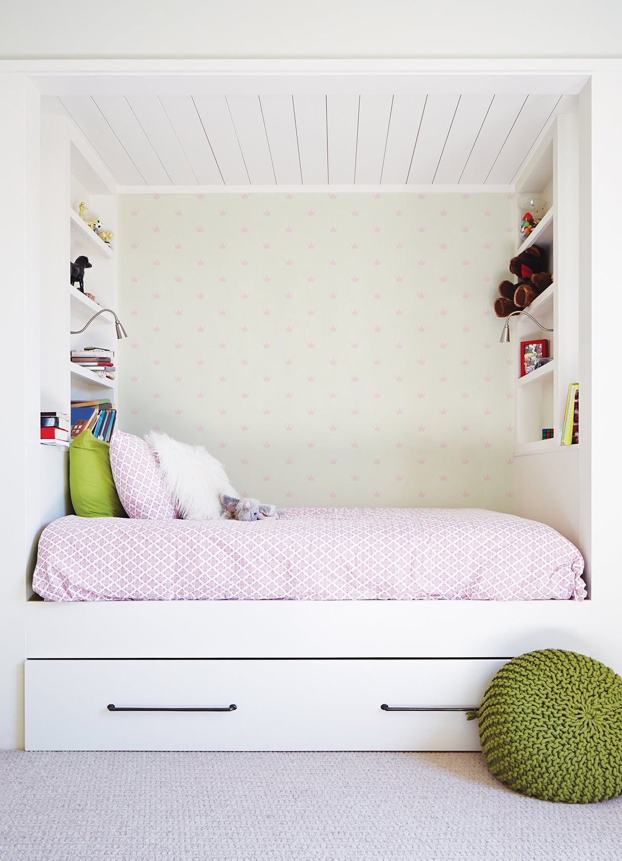 Bea Light Pink Crowns Wallpaper with Kids Novelty Pattern - Chesapeake 4060-347702