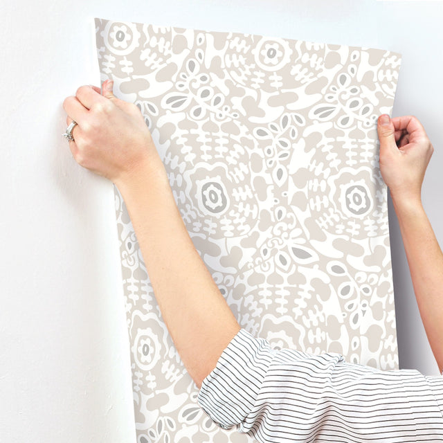 Divine Grey Abstract Medallion Wallpaper, Modern Abstract Pattern - A?Street Prints 4122-27038