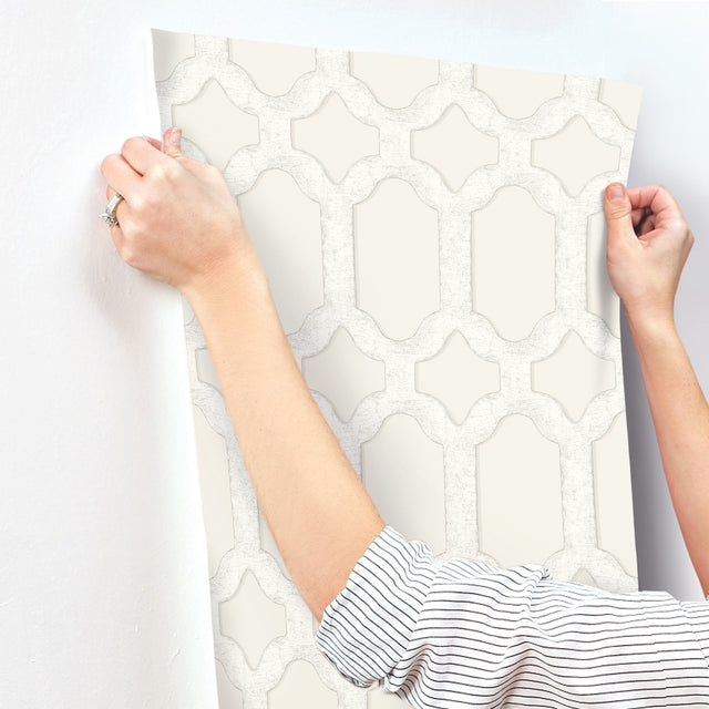 Chervil Cream Trellis Wallpaper with Geometric Quatrefoil Motif - Chesapeake 4134-72541