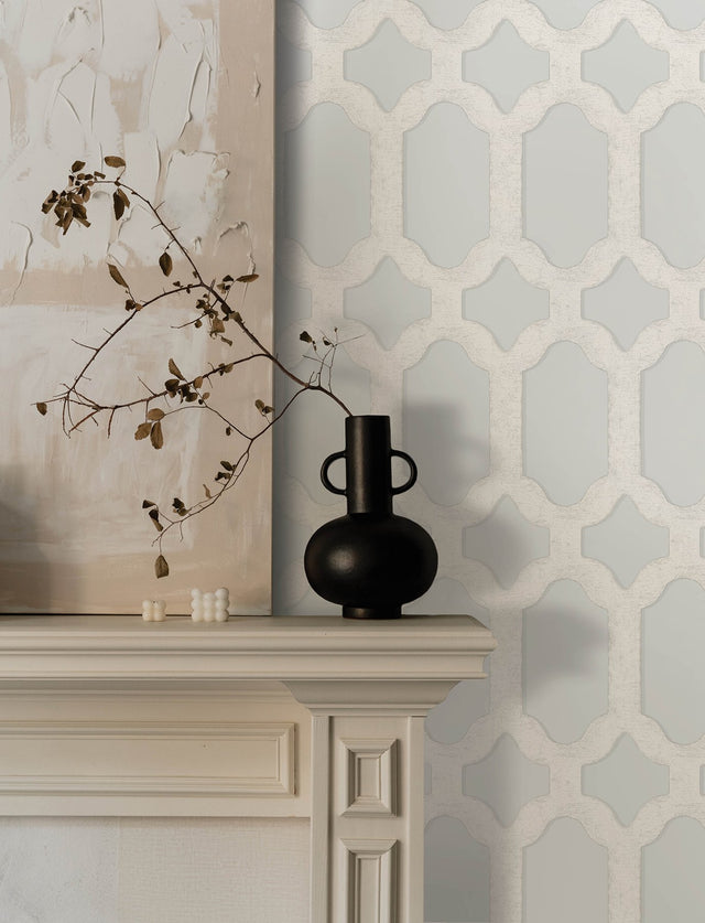 Chervil Sky Blue Trellis Wallpaper with Geometric Quatrefoil Pattern, Coastal Sure Strip - Chesapeake 4134-72543