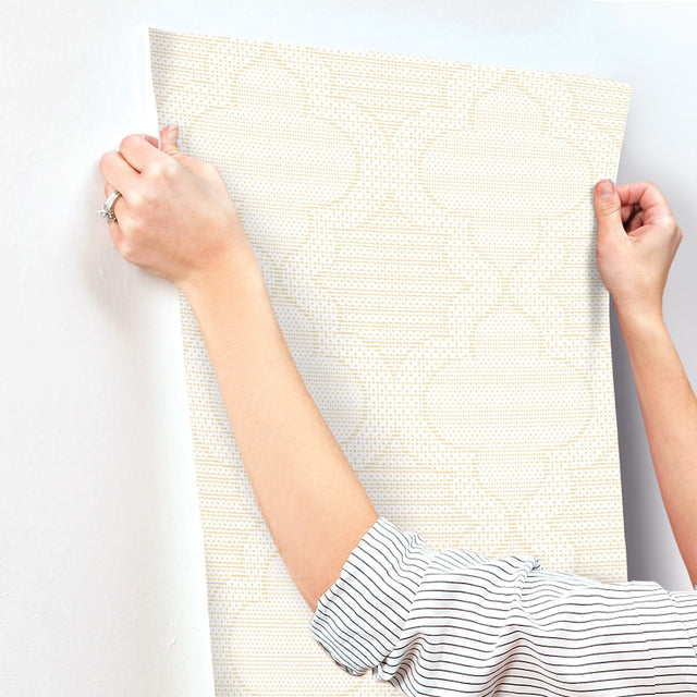 Ernest Yellow Quilted Quatrefoil Wallpaper with Modern Graphic Quatrefoil Pattern - Brewster 4135-27292
