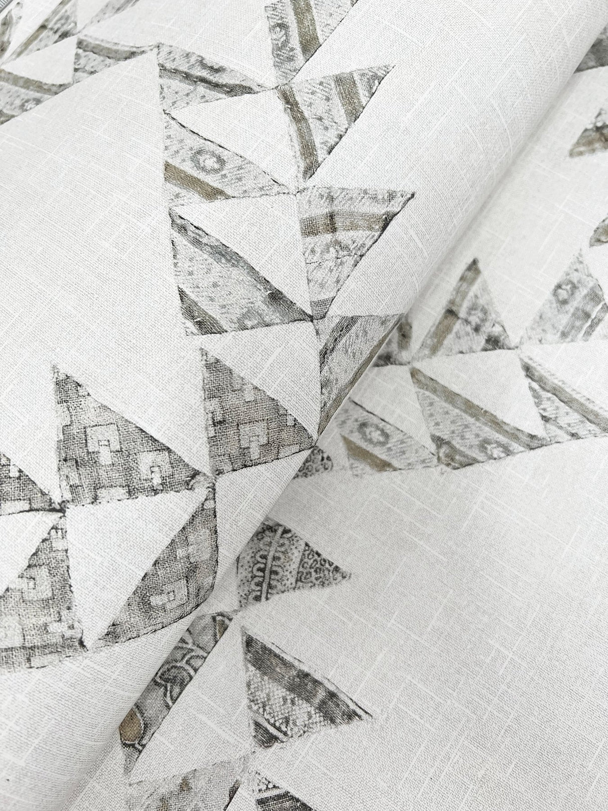 Scrap Quilt Grey Wallpaper with Geometric Quilt Pattern, Traditional Textured Non Woven - Brewster 4142-72630