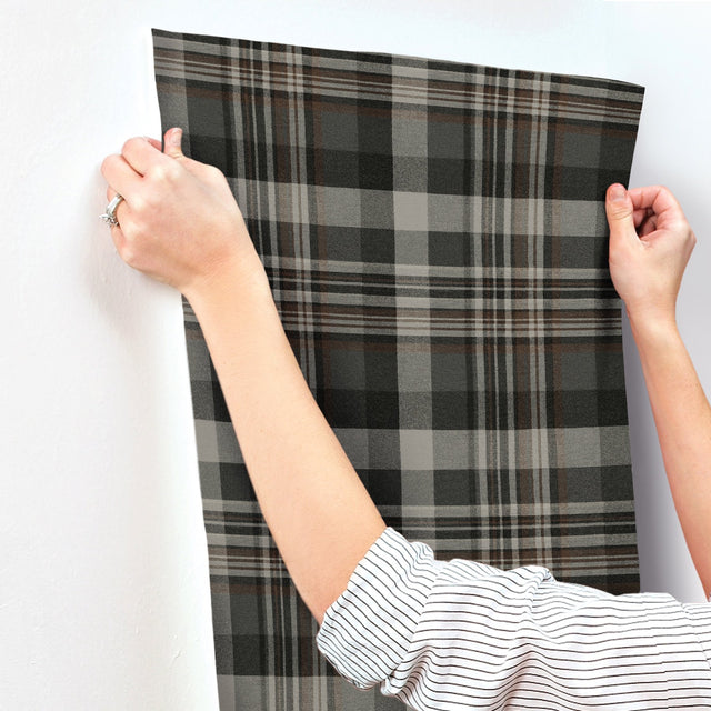 Dutton Plaid Charcoal Wallpaper with Traditional Plaid Pattern - Chesapeake 4142-72632