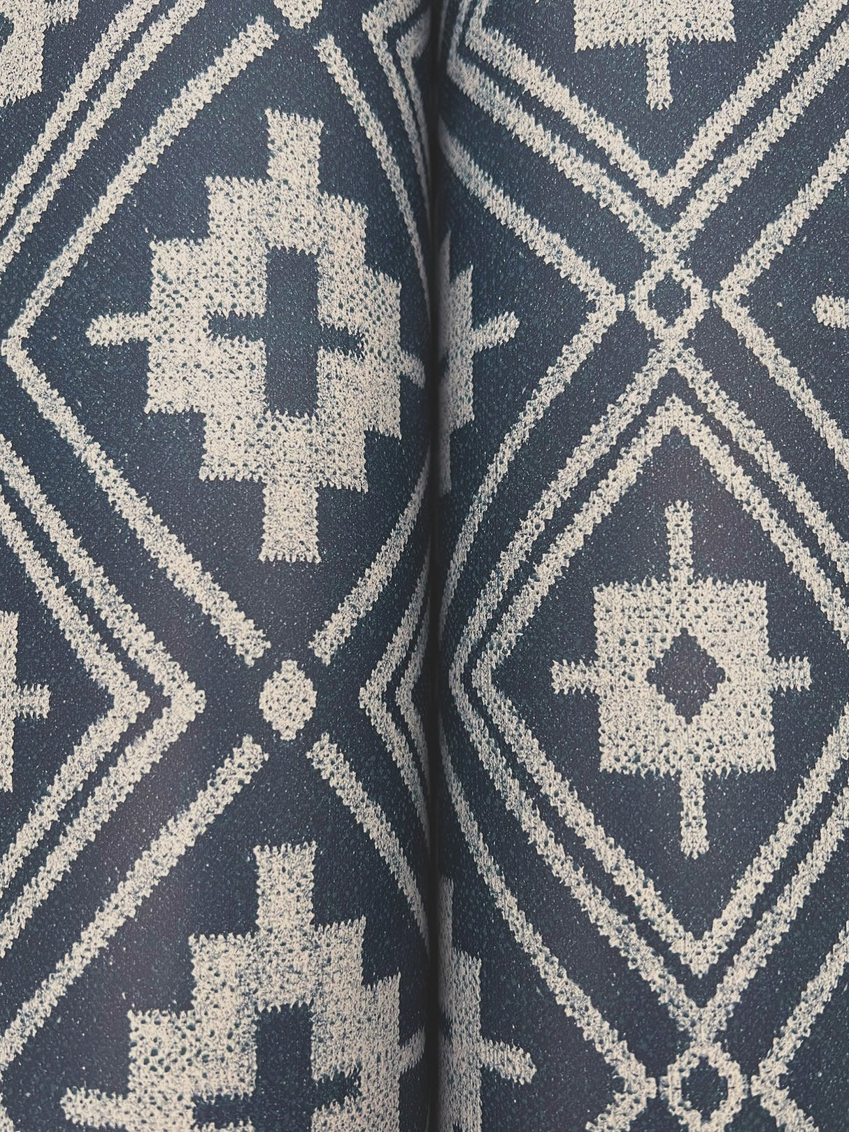 Camp Blanket Dark Blue Wallpaper with Western Geometric Medallion Pattern, Traditional Prepasted Non Woven - Chesapeake 4142-72657