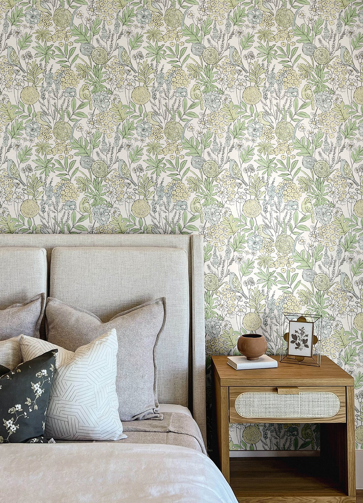 Goldfinch Green by Chesapeake Birds and Blooms Wallpaper – Brewster Home Fashions 4148-27412