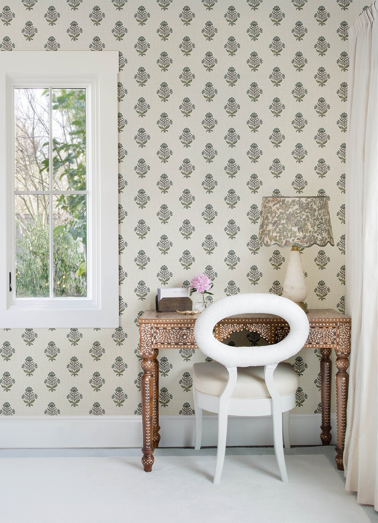 Hollyhock Aqua by Chesapeake Floral Crest Wallpaper – Brewster Home Fashions 4148-27415