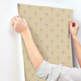 Surdiva Honey by Chesapeake Floral Fan Wallpaper – Brewster Home Fashions 4148-27458