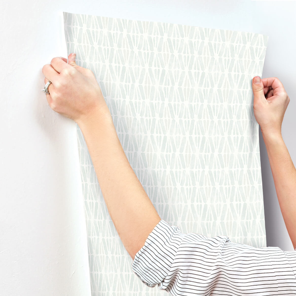 Nabi Aqua by Chesapeake Geometric Wallpaper – Brewster Home Fashions 4148-27466