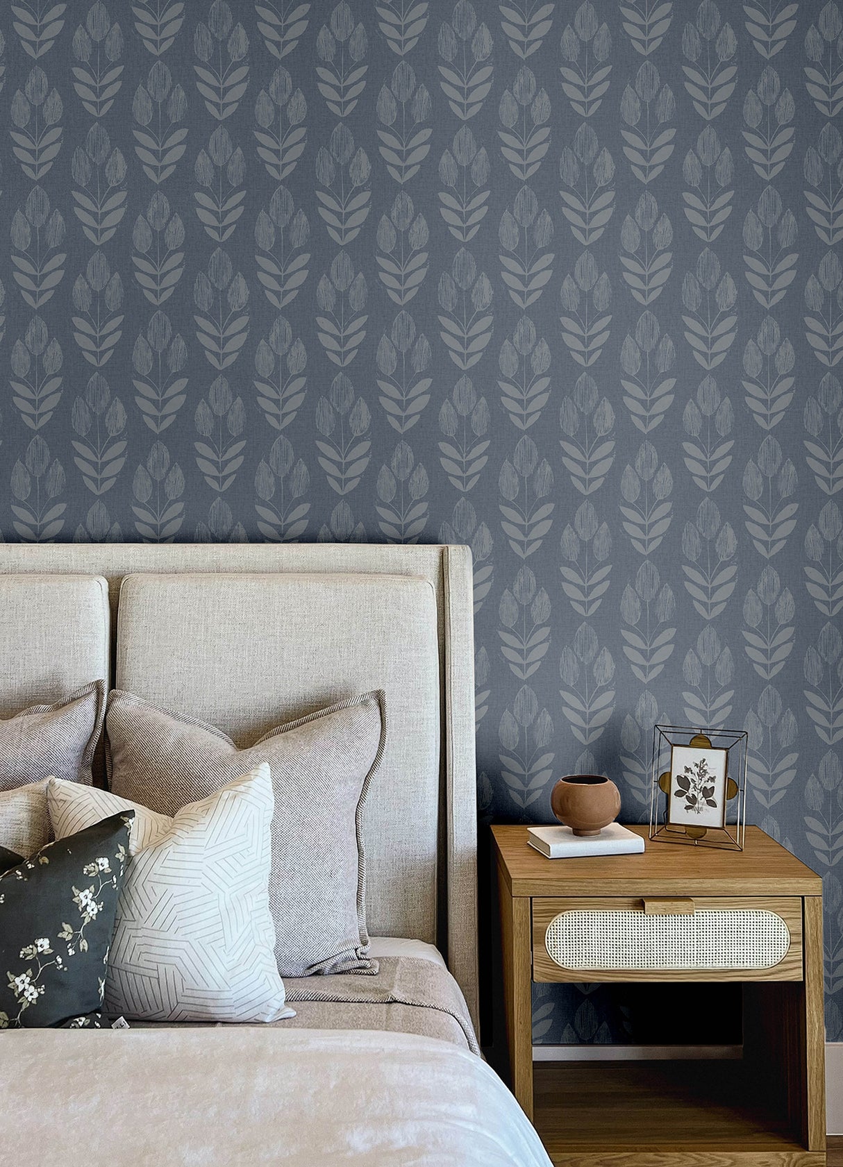 Garland Denim by Chesapeake Block Tulip Wallpaper – Brewster Home Fashions 4148-27473