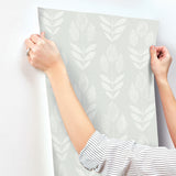 Garland Aqua by Chesapeake Block Tulip Wallpaper – Brewster Home Fashions 4148-27475