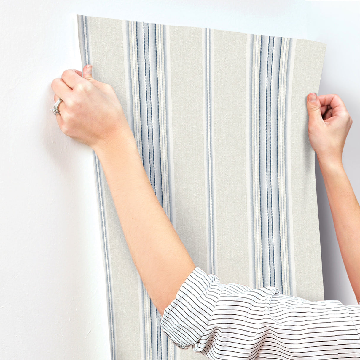 Calvados Blue by Chesapeake Linen Stripe Wallpaper – Brewster Home Fashions 4169-83123