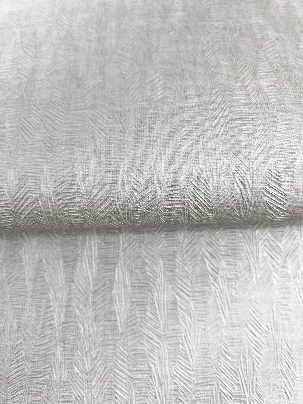 Bryson Sterling by Warner Feathered Texture Wallpaper – Brewster Home Fashions 4174-4652