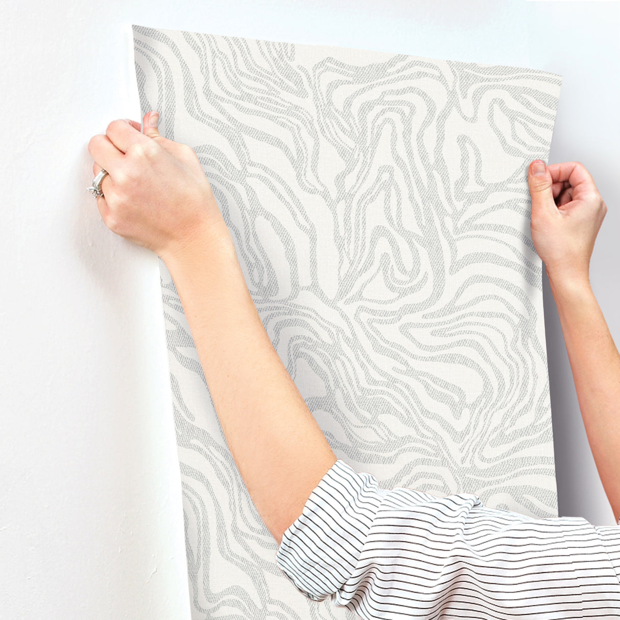 Massar Silver by A-Street Prints Modern Marbled Wallpaper – A-Street Prints 4177-27708