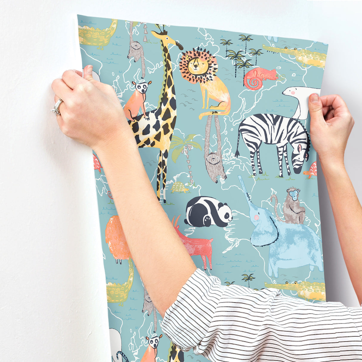 Safari Animals Blue by Advantage Jungle Friends Wallpaper – Brewster Home Fashions 4203-27541
