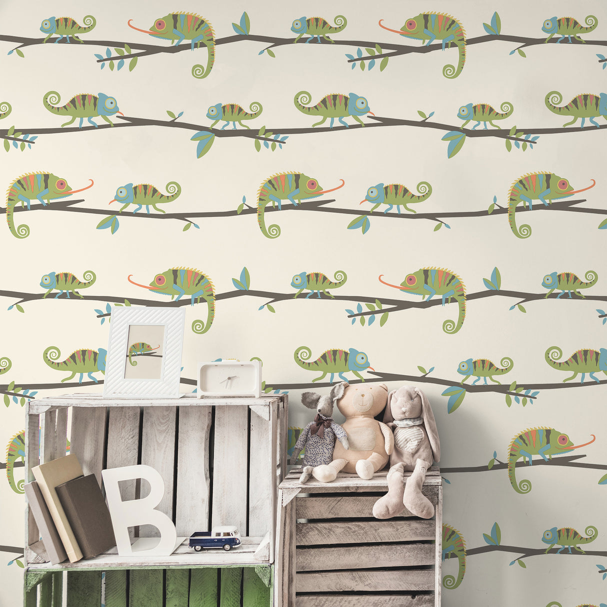 Chameleon Family Green by Advantage Canopy Stroll Wallpaper – Brewster Home Fashions 4203-27559