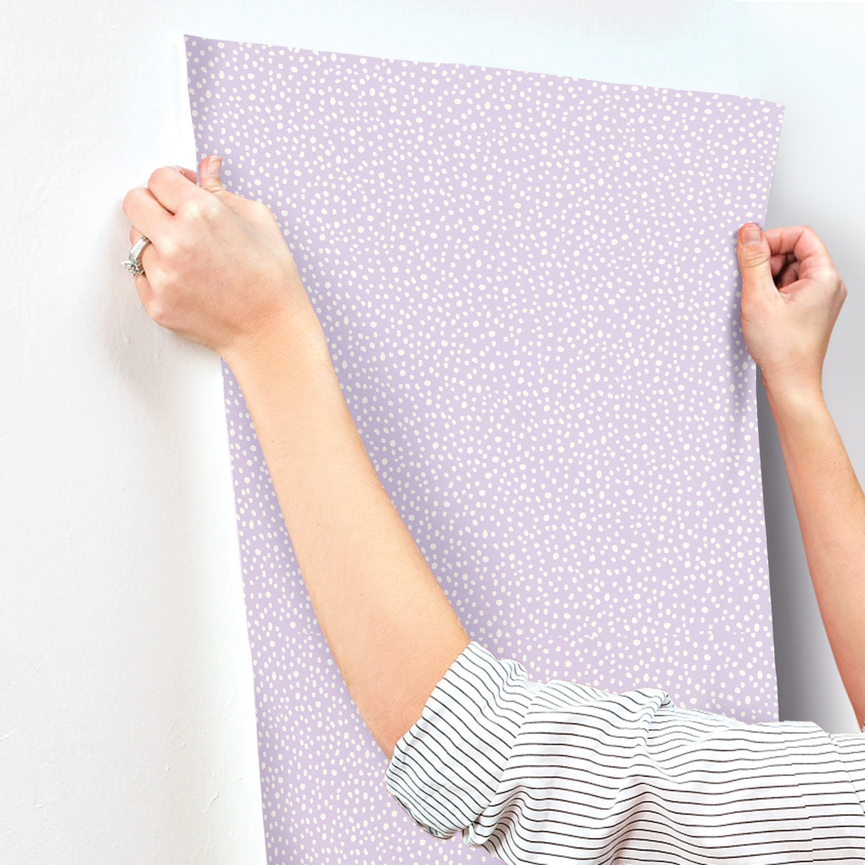 Dotty Lavender by Advantage Petite Polka Dot Wallpaper – Brewster Home Fashions 4203-27579