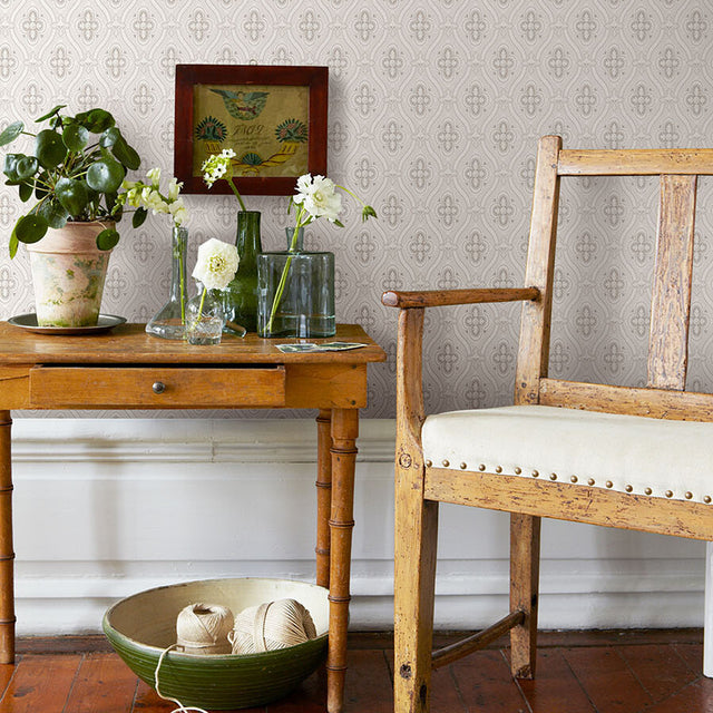 Pigkammaren Grey Medallion Wallpaper by Boråstapeter – Schumacher 4526