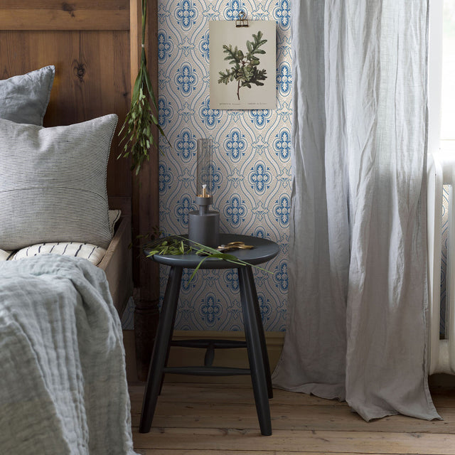 PIGKAMMAREN Blue Medallion Wallpaper by Boråstapeter – Schumacher 4527