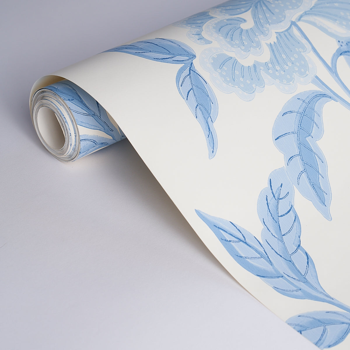 Whitney Floral Blue by Schumacher Chinoiserie-Inspired Floral Wallpaper – Orient Express Collection 5004385