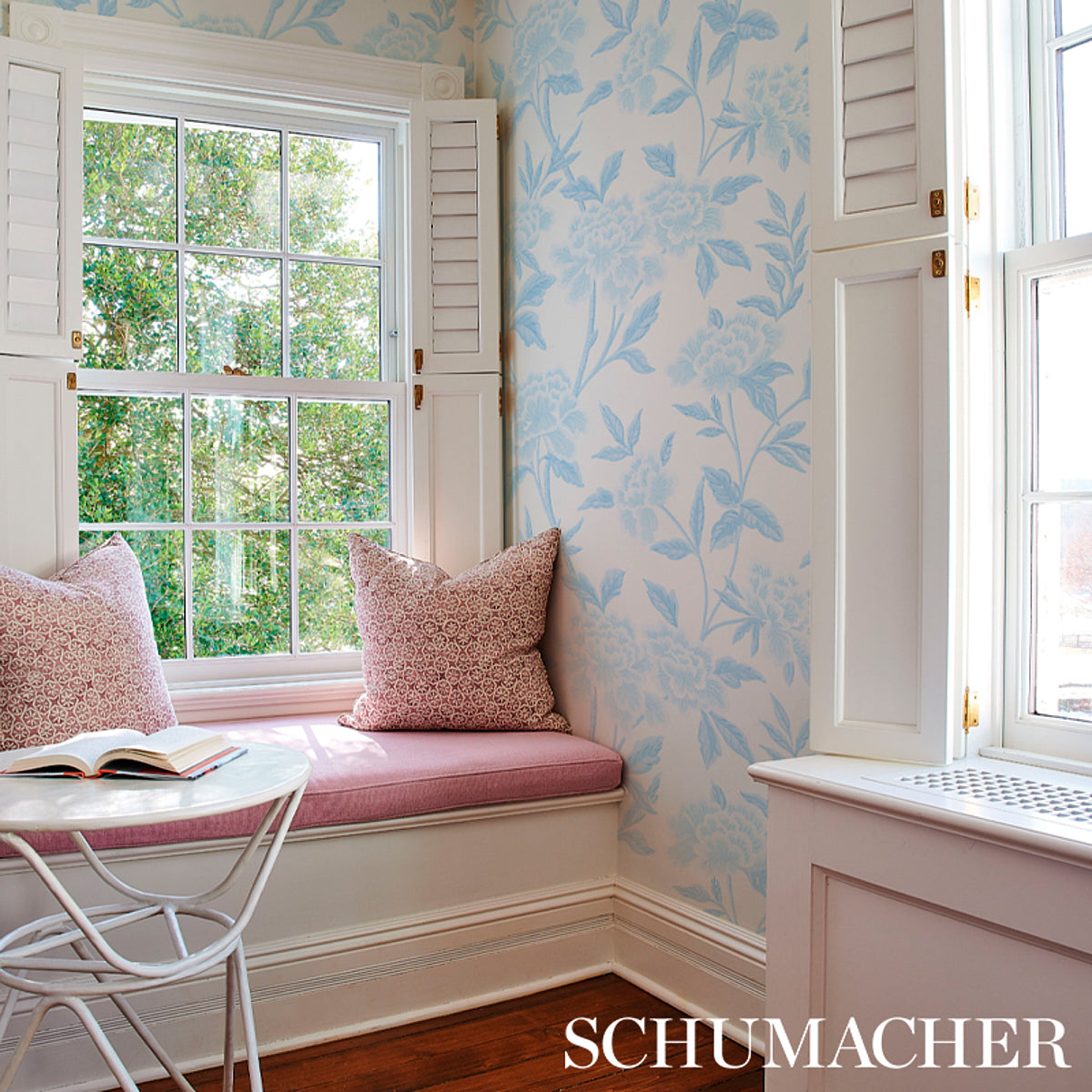 Whitney Floral Blue by Schumacher Chinoiserie-Inspired Floral Wallpaper – Orient Express Collection 5004385