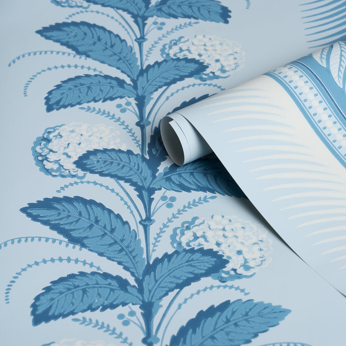 Hydrangea Drape Delft Blue Floral Stripe Wallpaper – Schumacher 5004454