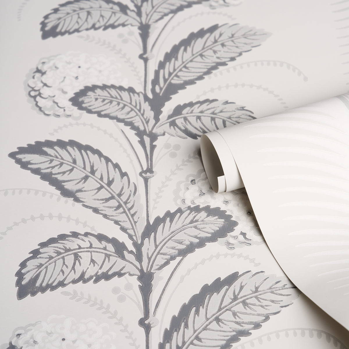 Hydrangea Drape Grisaille by Schumacher Large-Scale Floral Stripe Wallpaper – Schumacher 5004455