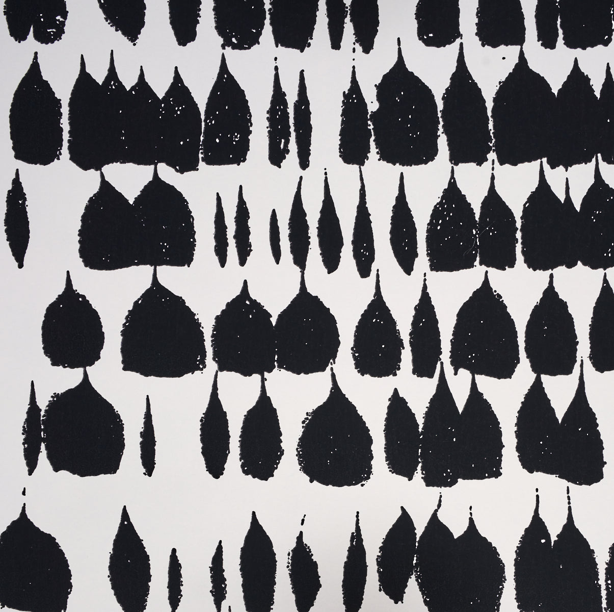 Queen of Spain Black by Schumacher Painterly Abstract Wallpaper – Schumacher 5005881