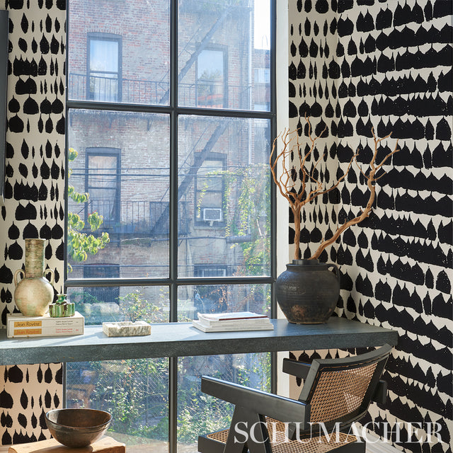 Queen of Spain Black by Schumacher Painterly Abstract Wallpaper – Schumacher 5005881