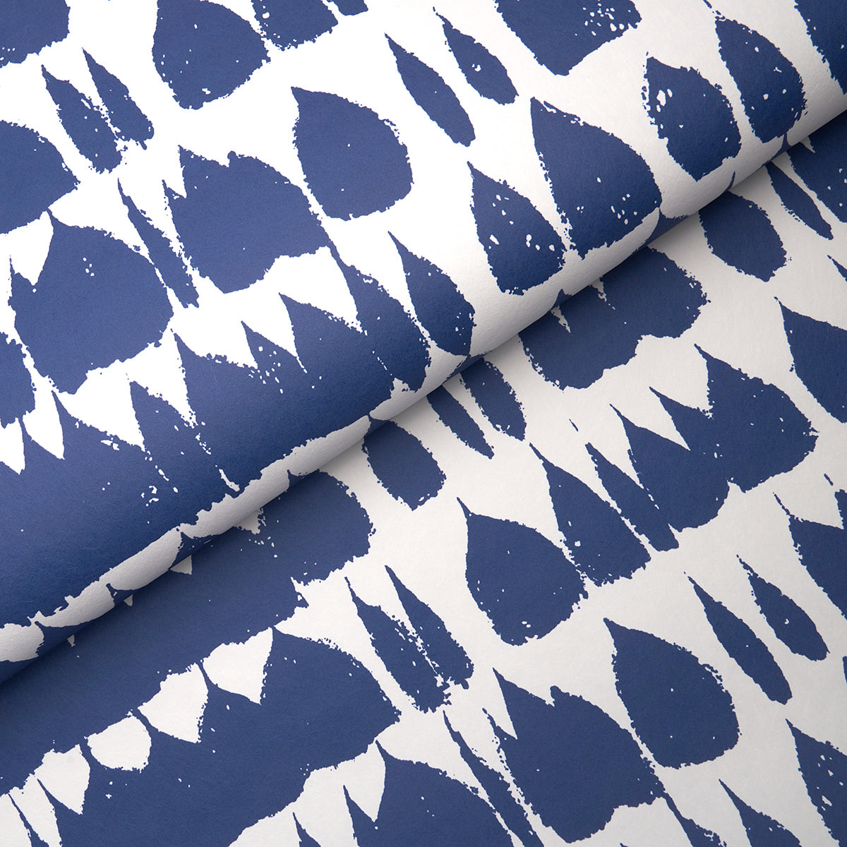 Queen of Spain Navy by Schumacher Painterly Mid-Century Modern Wallpaper – Schumacher 5005885