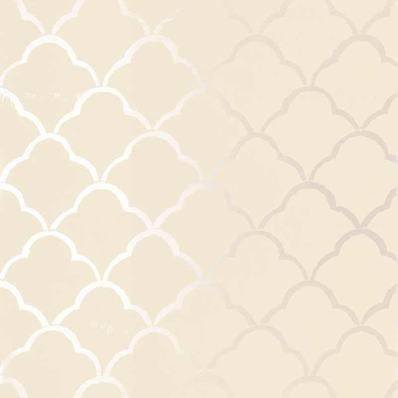 Costa Del Sol Champagne by Schumacher - Champagne metallic scallop pattern wallpaper