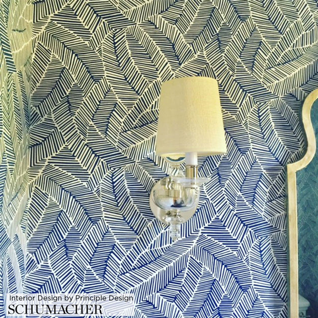 Abstract Leaf Navy by Schumacher Modern Graphic Wallpaper – Schumacher 5007533