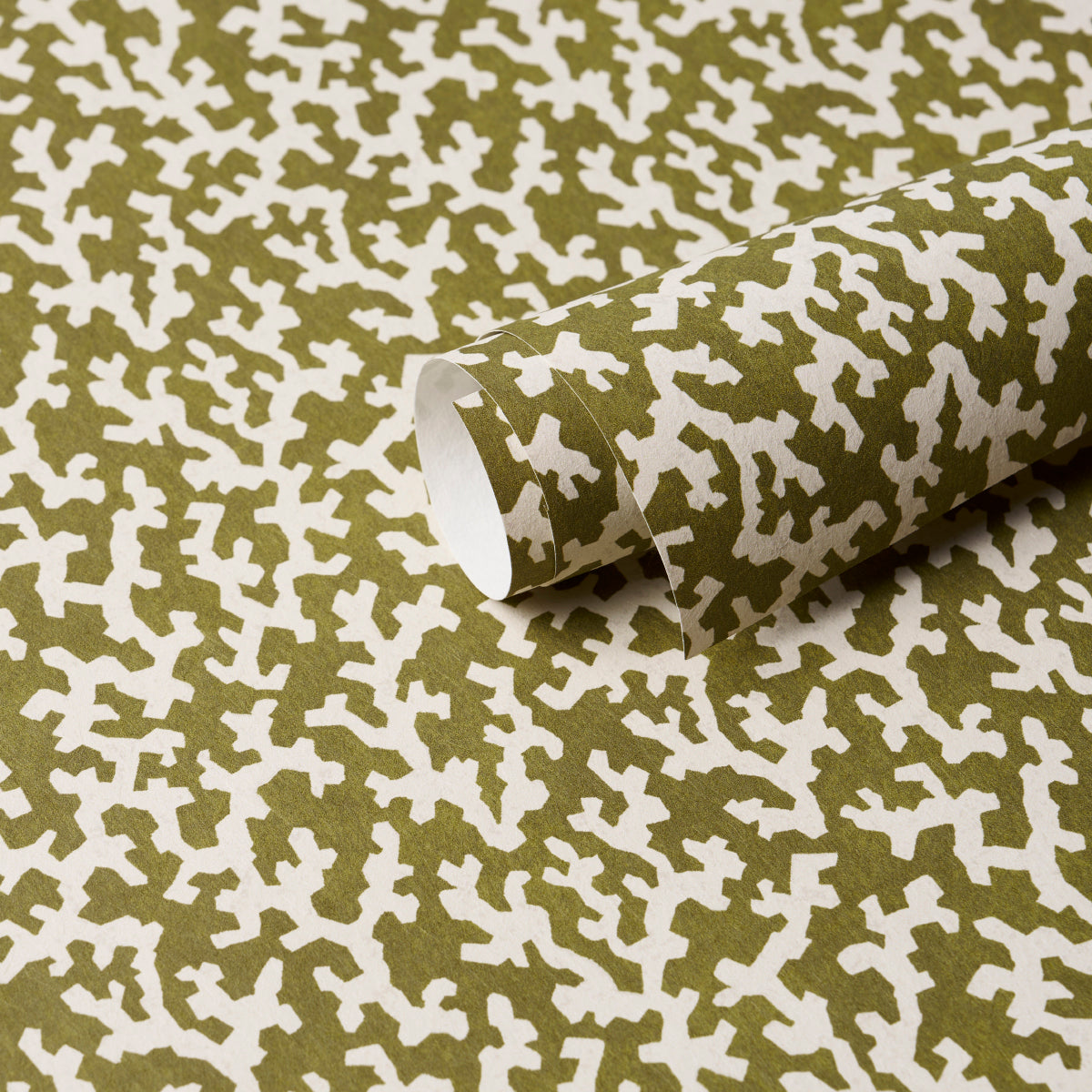 FOLLY Olive by Veere Grenney Designer Wallpaper – Schumacher 5008008