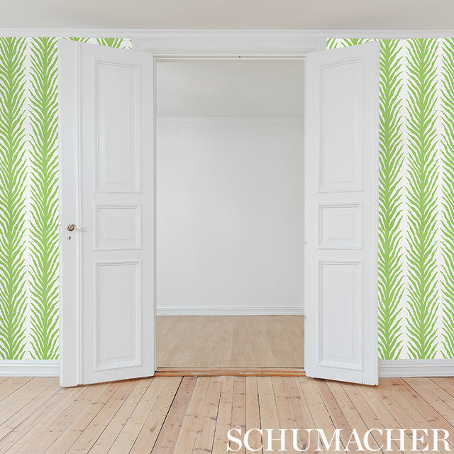 Creeping Fern Gold by Schumacher Celerie Kemble Designer Wallpaper – Schumacher 5009453