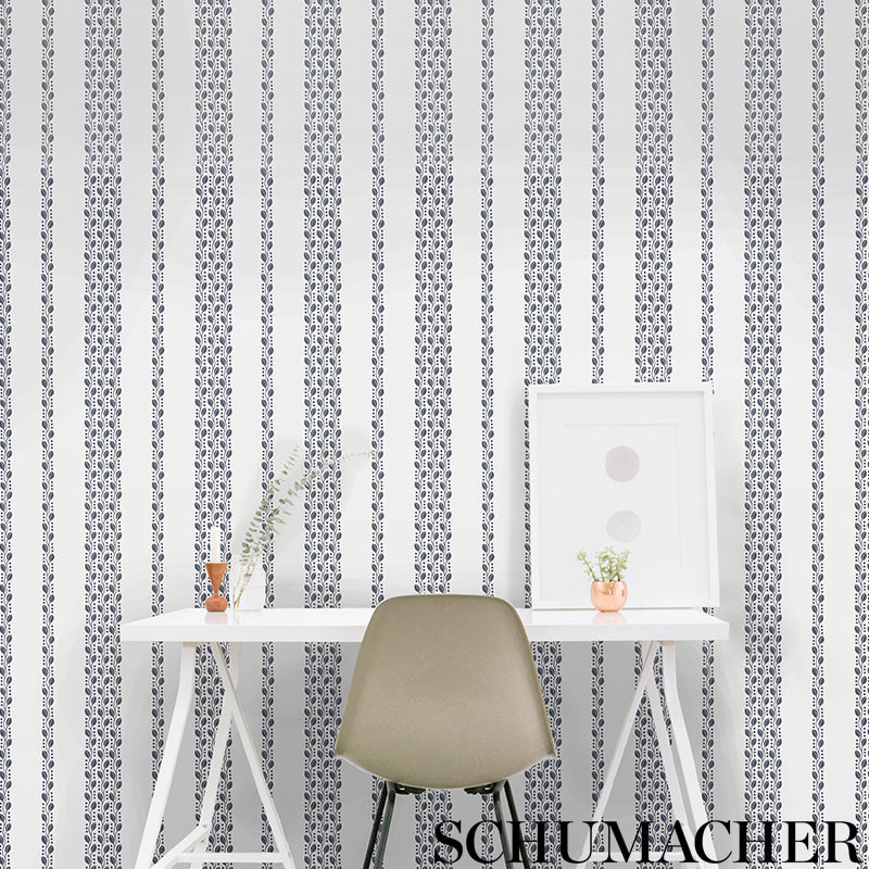 LILLIAN VINE Carbon by Schumacher Small-Print Wallpaper – Schumacher 5009523