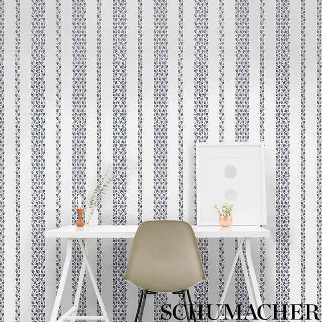 LILLIAN VINE Carbon by Schumacher Small-Print Wallpaper – Schumacher 5009523