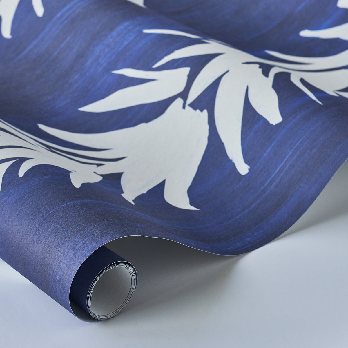 White Lotus Cobalt by Backdrop Painterly Botanical Wallpaper – Schumacher 5013661