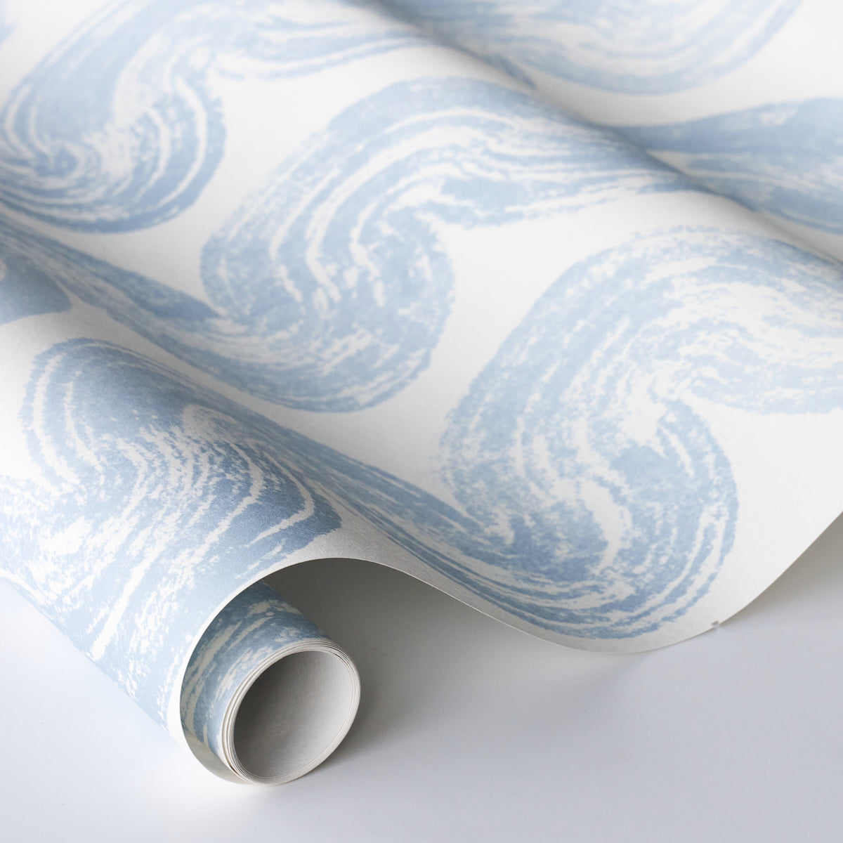 1975 Soft Blue by Schumacher Curvilinear Stripe Wallpaper – Backdrop Collection 5013671
