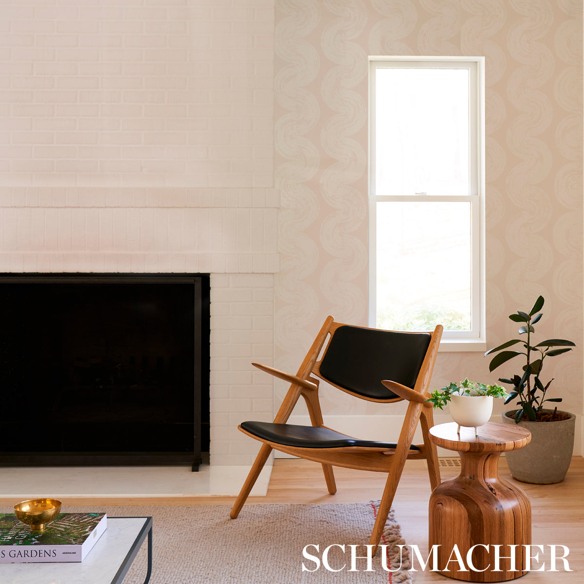 1975 Light Beige Curvilinear Stripe Wallpaper by Backdrop – Schumacher 5013672SAM