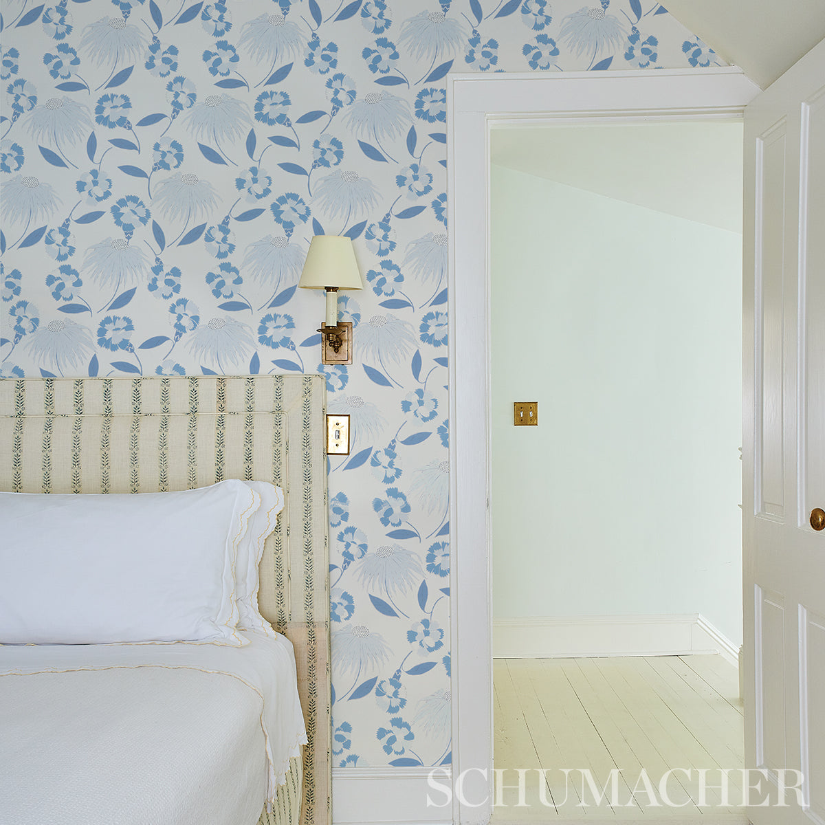 Bouquet Toss Afternoon Blue by Celerie Kemble Retro Floral Wallpaper – Schumacher 5013841