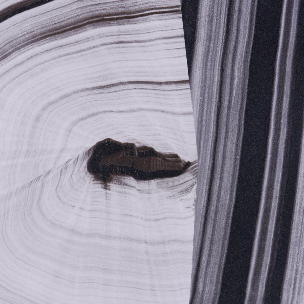 Agate Slice Black and White by Miles Redd Abstract Stone Wallpaper – Schumacher 5013890