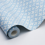 Emerson Ivory on Sky Blue Small-Scale Quatrefoil Wallpaper – Schumacher 5013940