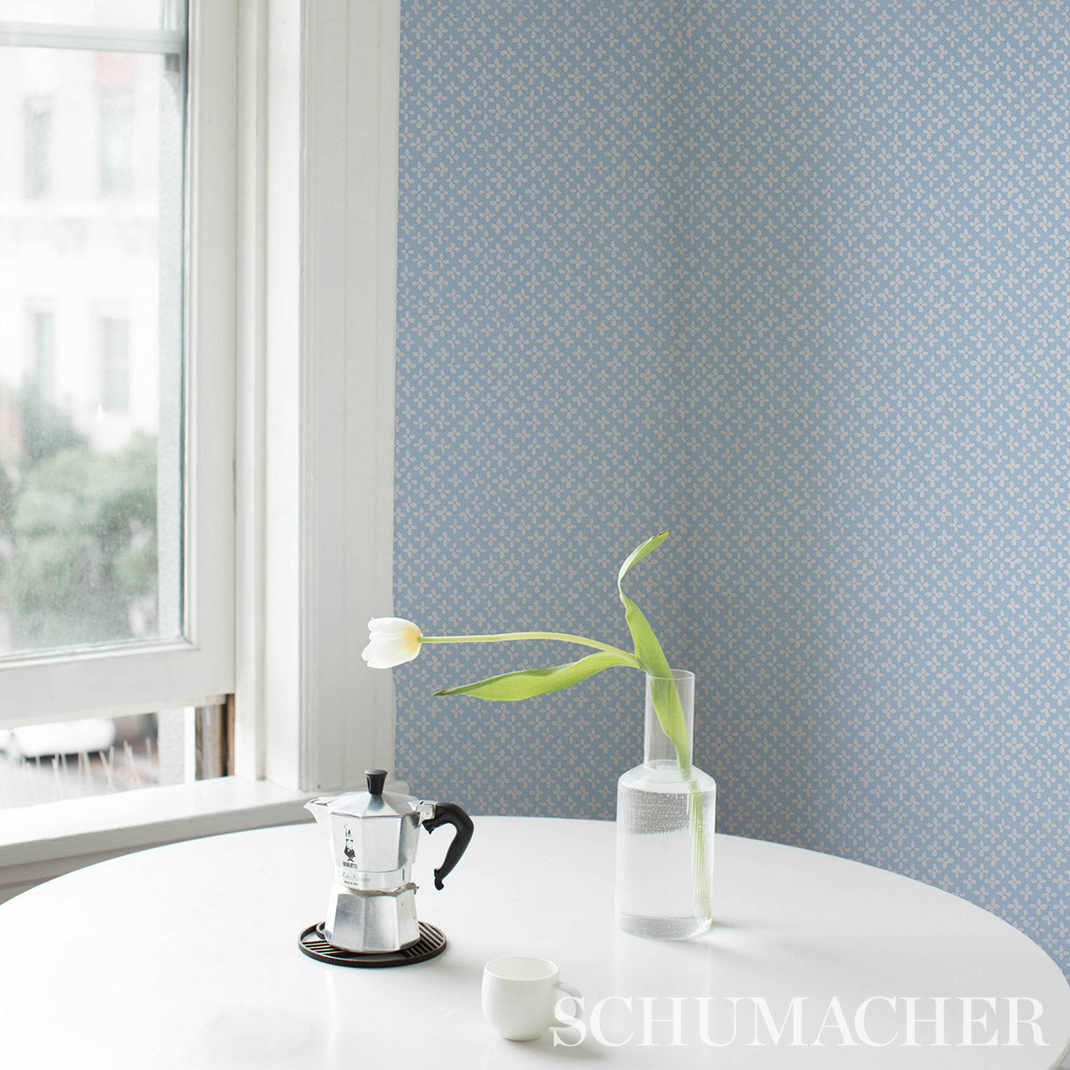 Emerson Ivory on Sky Blue Small-Scale Quatrefoil Wallpaper – Schumacher 5013940