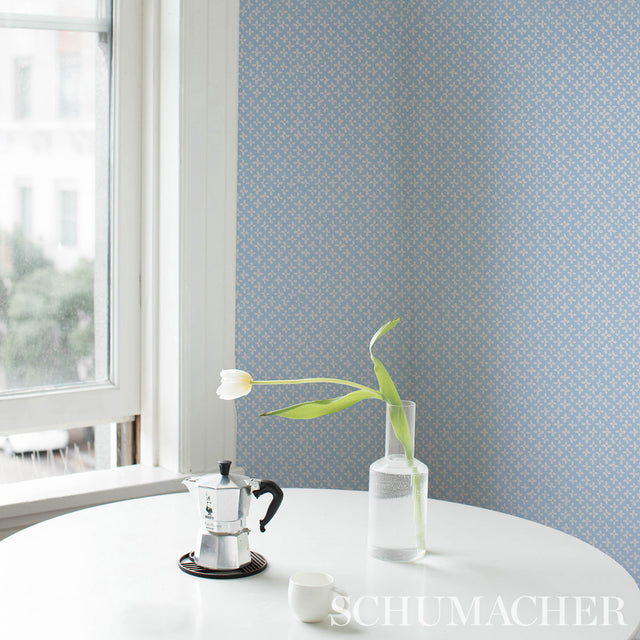 Emerson Ivory on Sky Blue Small-Scale Quatrefoil Wallpaper – Schumacher 5013940