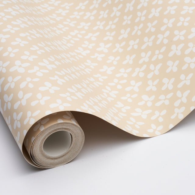 Emerson Ivory on Beige Small-Scale Quatrefoil Wallpaper – Schumacher 5013941