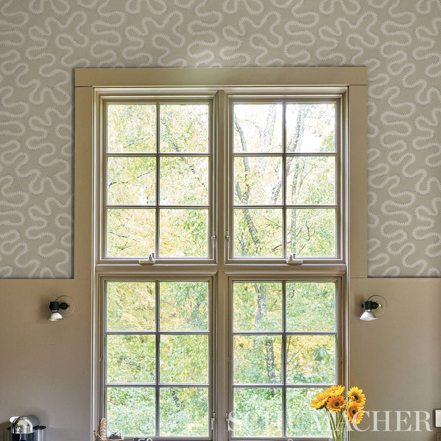 Zoelie Natural by Schumacher Modern Vermicelli Motif Wallpaper – Schumacher 5014240