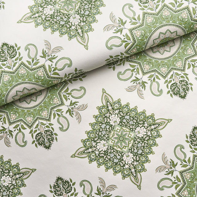 Montecito Medallion Leaf Green by Mark D. Sikes Large-Scale Medallion Wallpaper – Schumacher 5014361