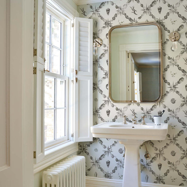 Grotto Treillage Grisaille by Charlap Hyman & Herrero Shell Trellis Wallpaper – Schumacher 5014491