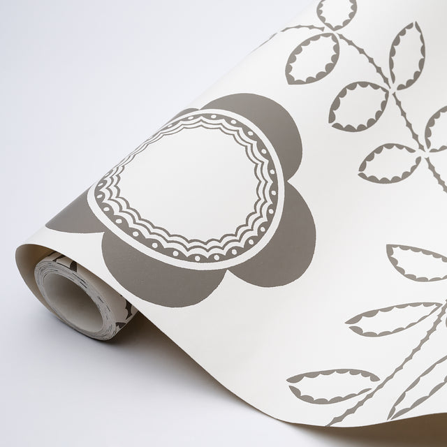 TUDOR ROSE Charcoal White by Schumacher Neisha Crosland Floral Wallpaper – Schumacher 5015100