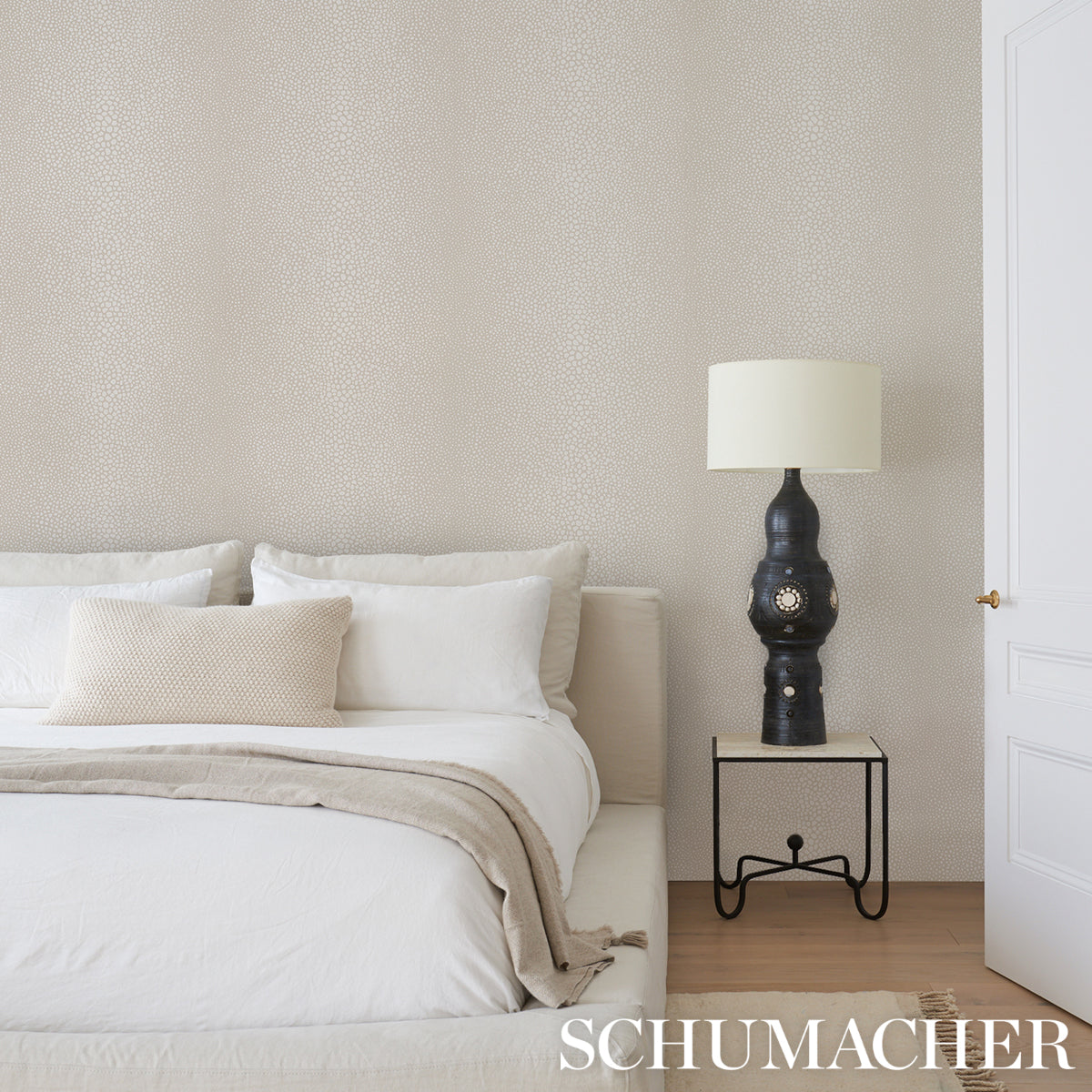 Fickle Texture Ivory by Celerie Kemble Schumacher Wallpaper – Schumacher 5015311