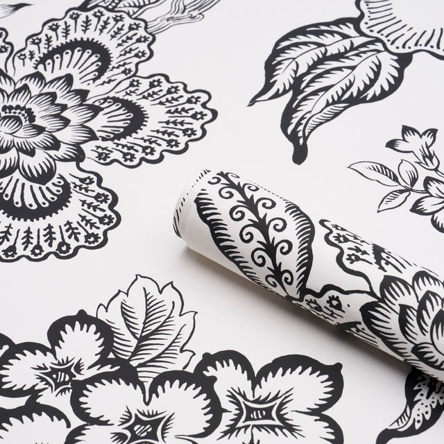 Hothouse Flowers Silhouette Black and White Wallpaper by Celerie Kemble – Schumacher 5015323